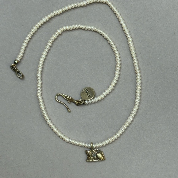 Pearl Necklace With Winged Lion Pendant. Made in Italy. From the Vatican Shop. - Picture 4 of 8